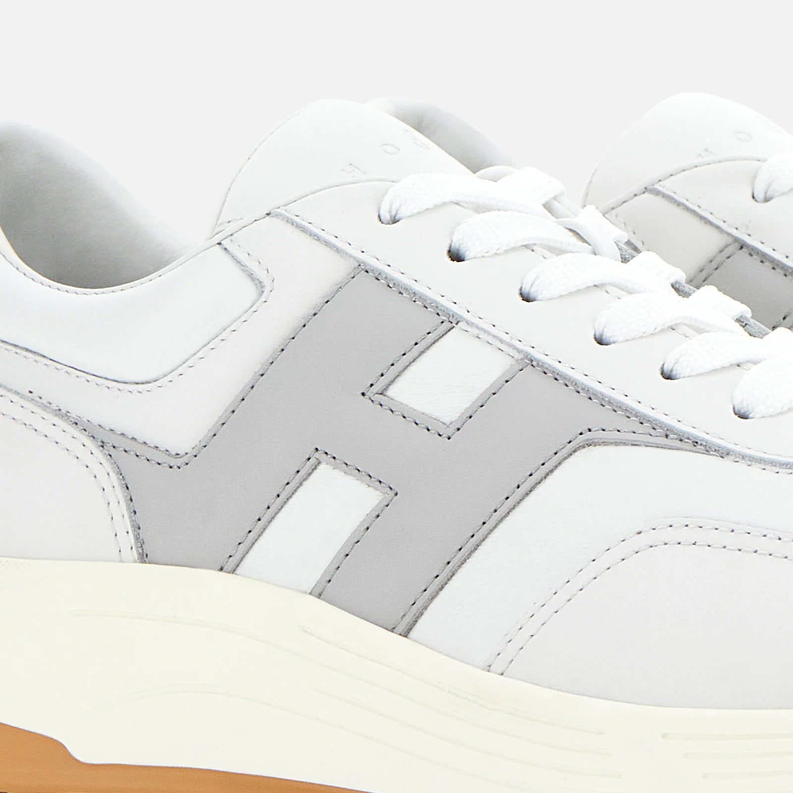 Hyperlight Allacciato H Sneakers in White Grey