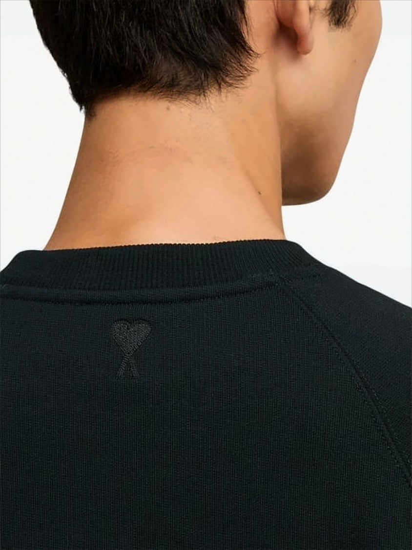 Relaxed-Fit Black Long-Sleeve Sweatshirt With Embroidered Detail