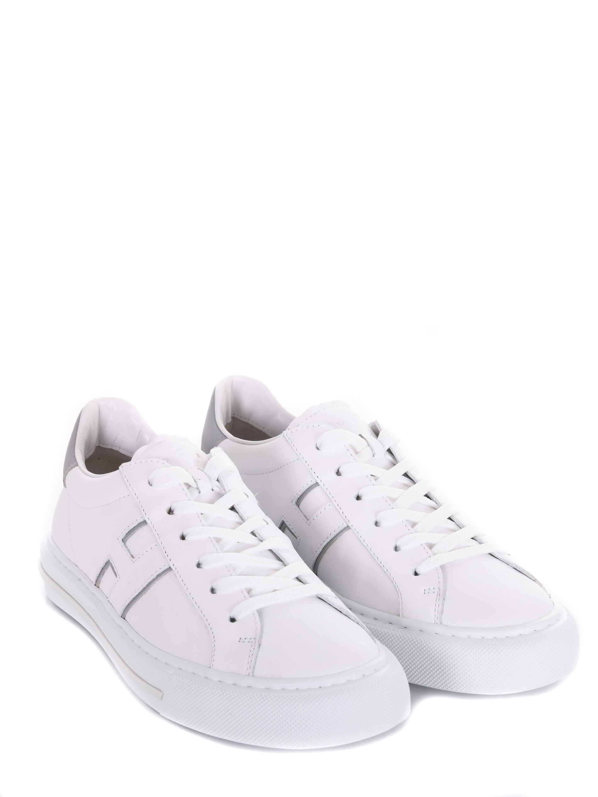 H691 Lace-Up Sneakers With Robust Design