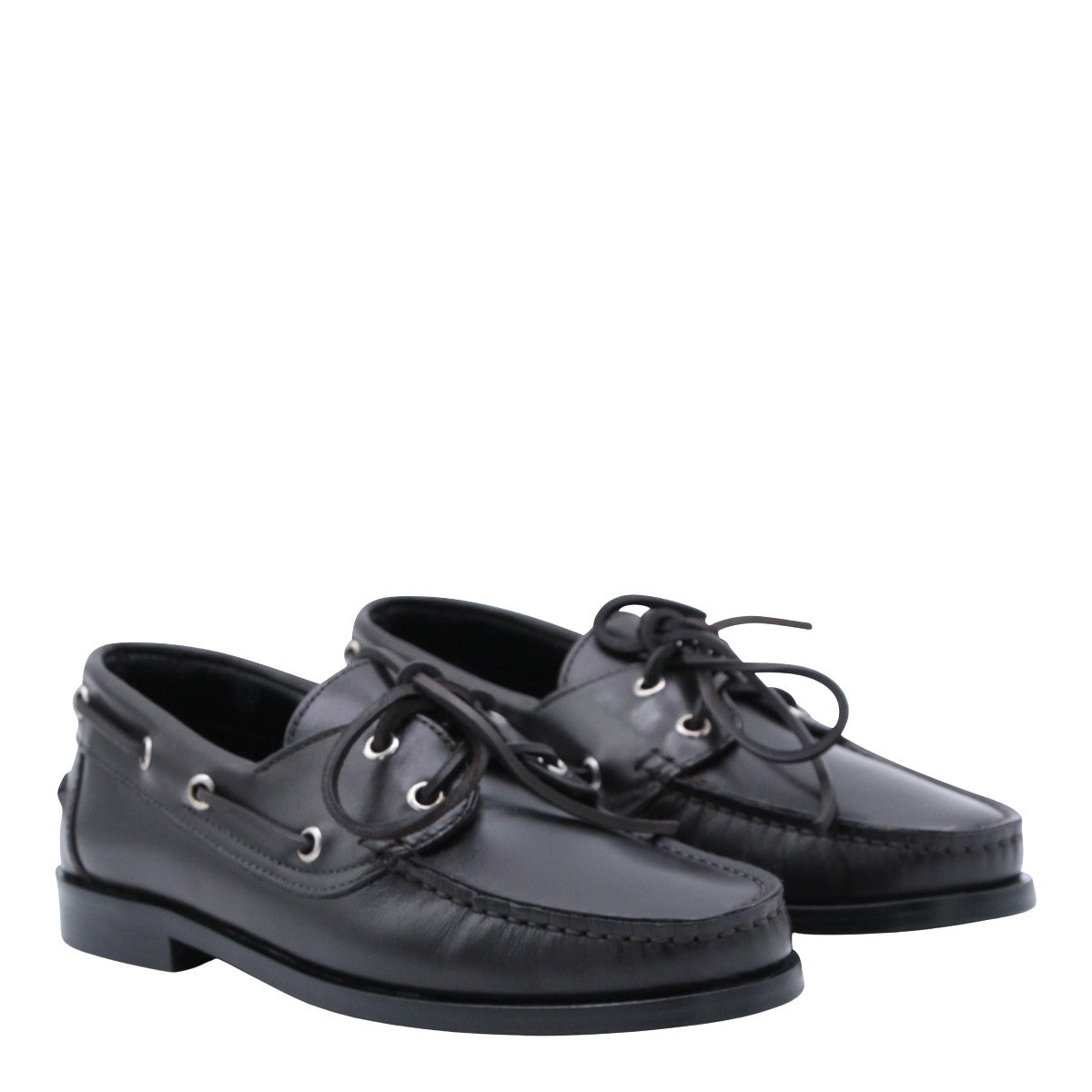 Moccasin-style Flat Shoes with Polished Design
