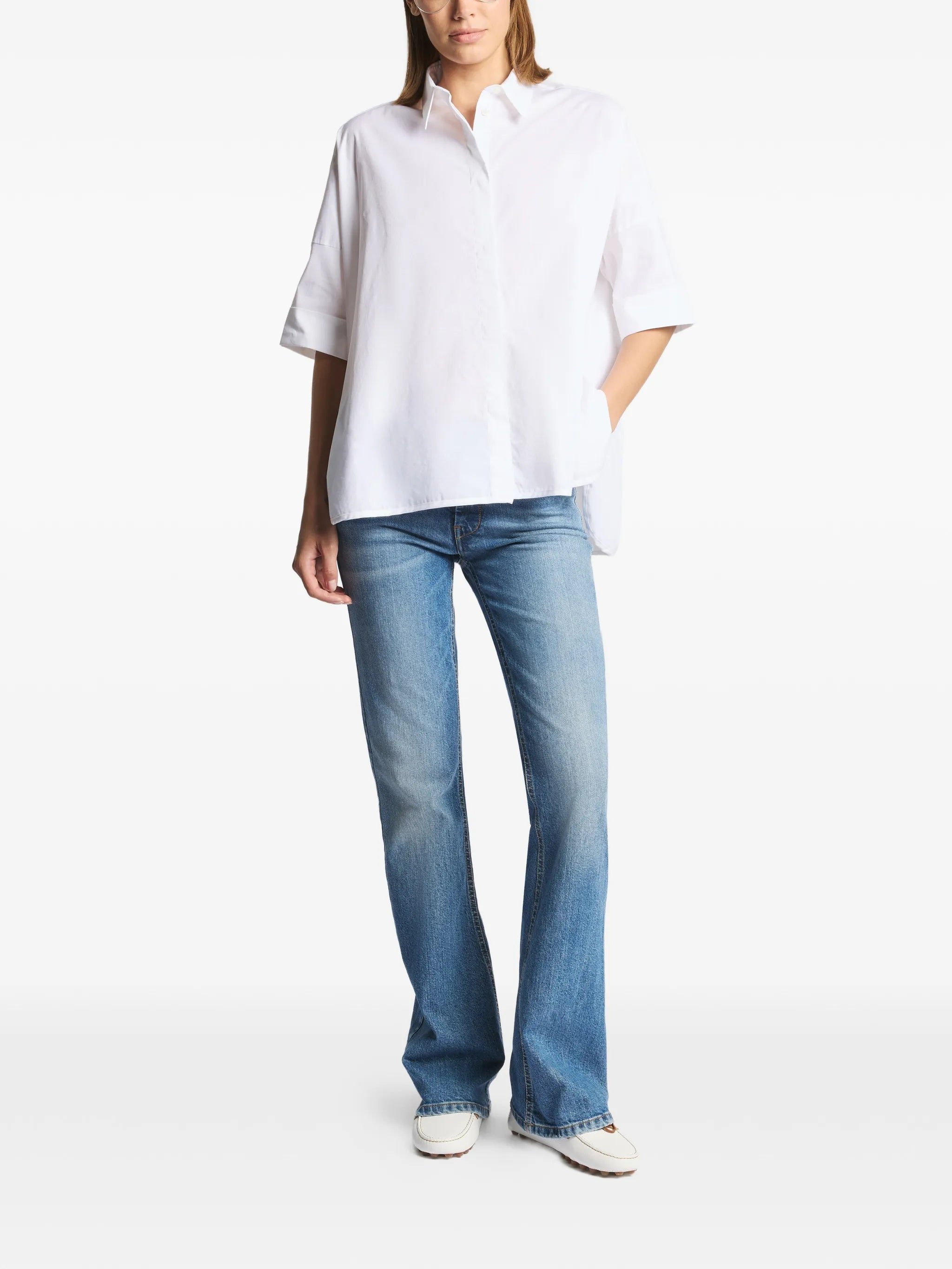 Loose-Fitting White Short-Sleeved Pointed Shirt