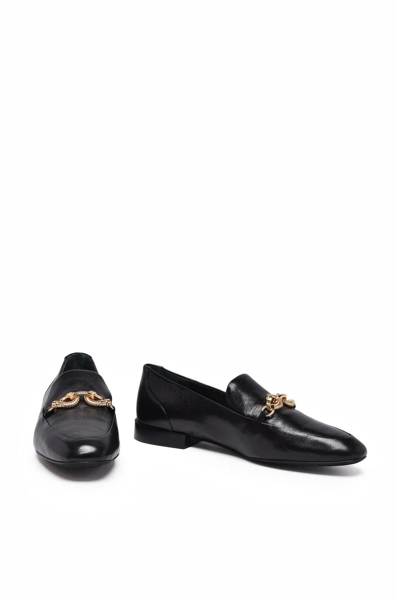 Refined Black Leather Loafer