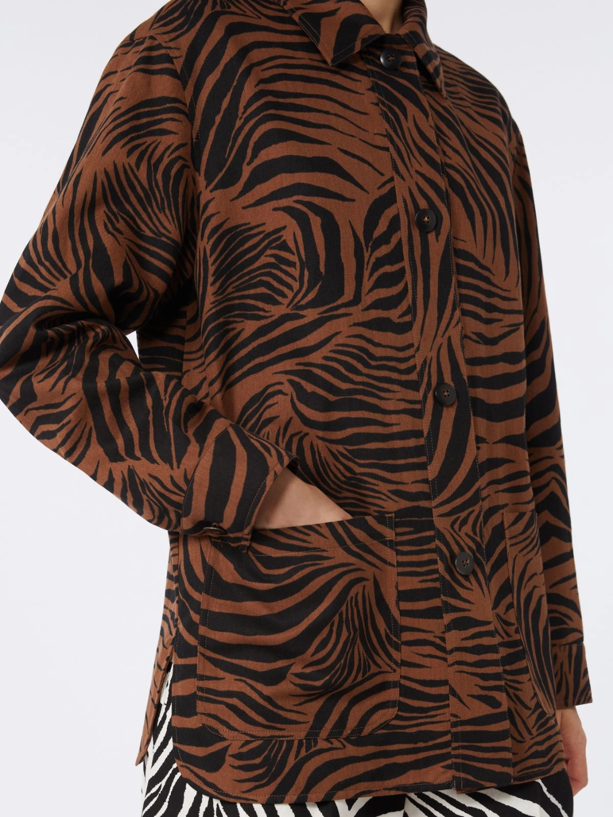 Tiger Stripe Patterned Jacket with Classic Collar