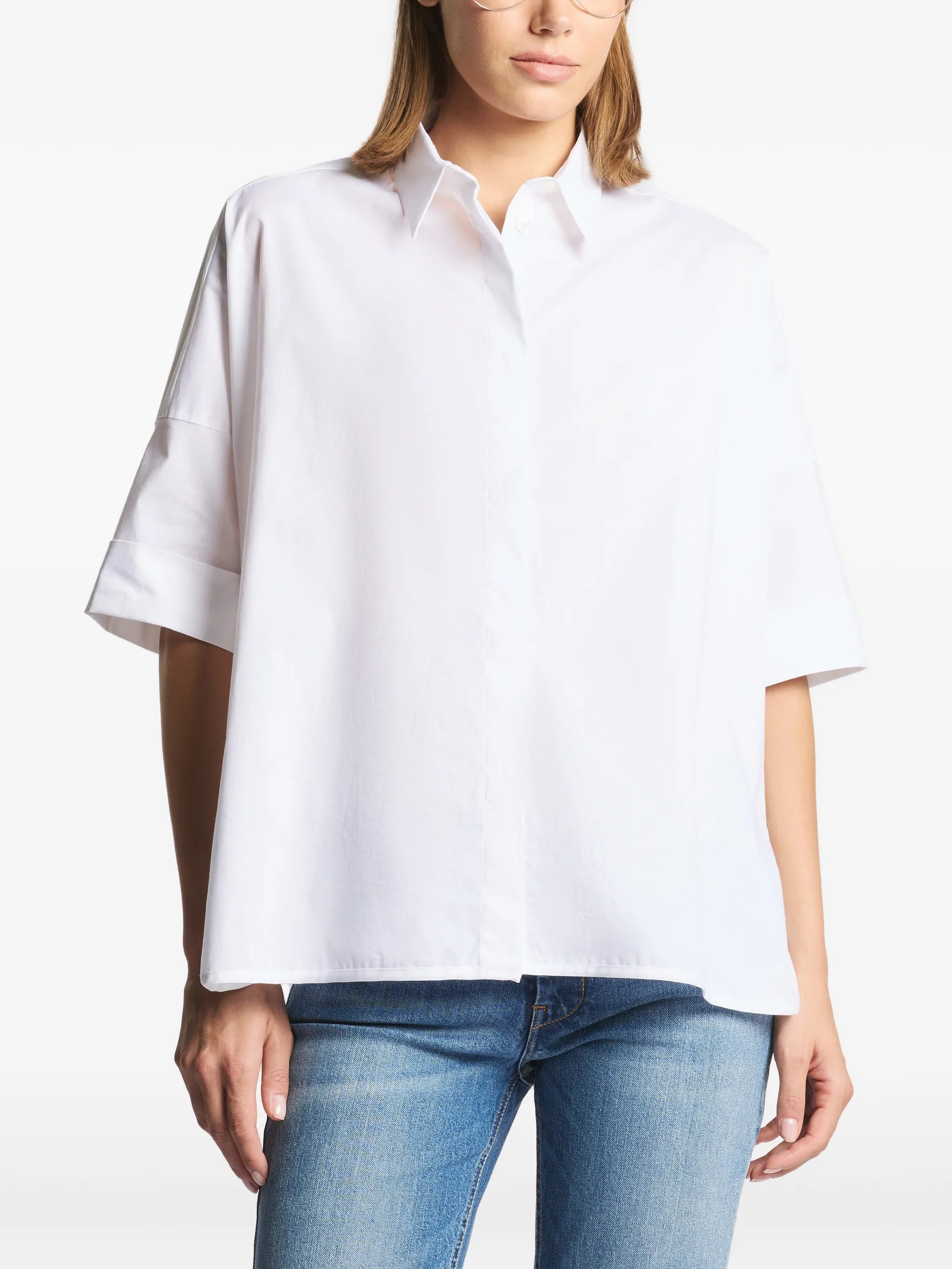 Loose-Fitting White Short-Sleeved Pointed Shirt