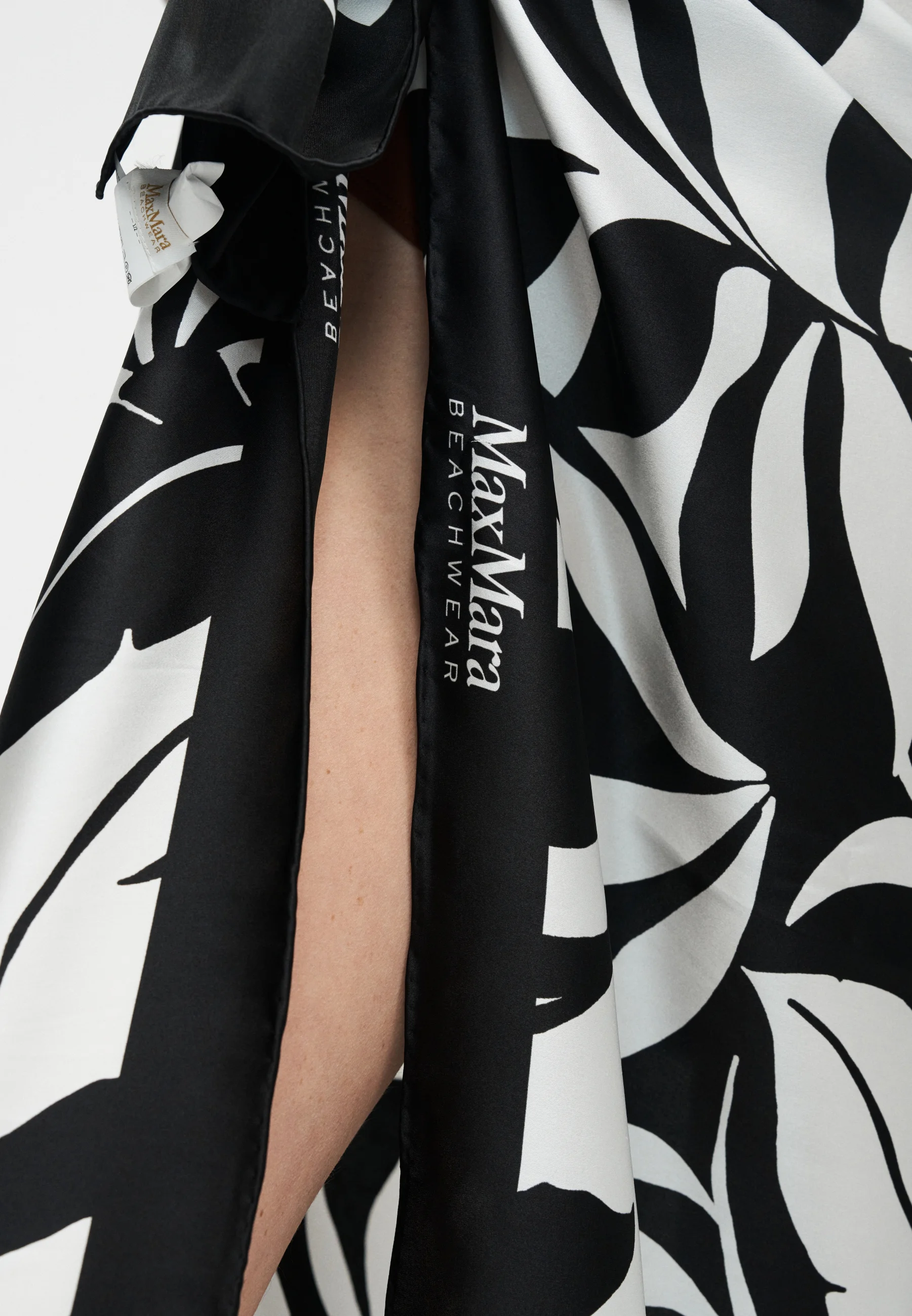 Wrap Scarf with Bold Leaf Pattern