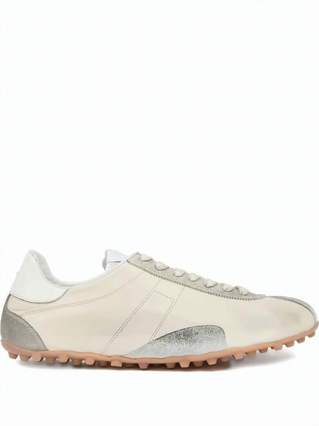 Low-Profile Sneakers with Suede Accents and Textured Sole