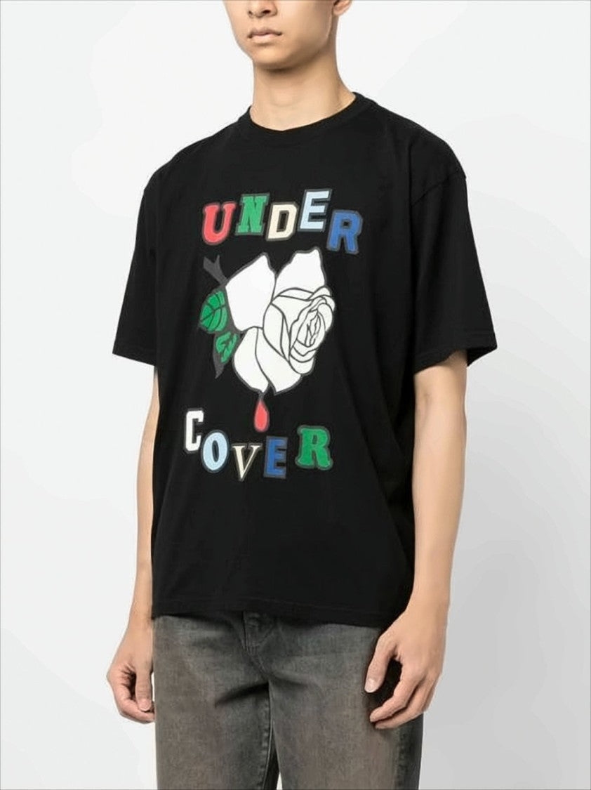Short-Sleeved T-Shirt With Bold Graphic Design