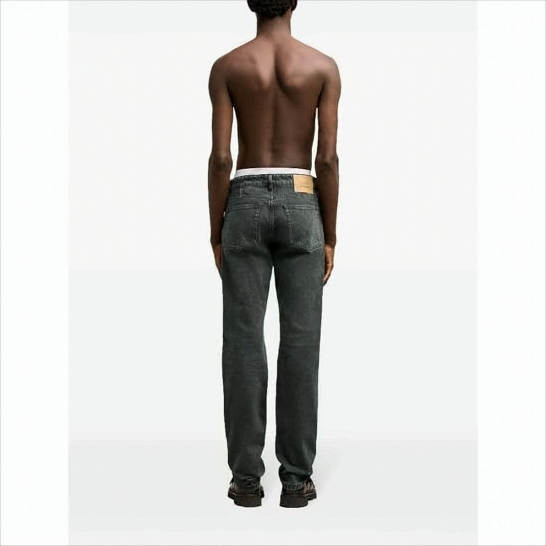 Straight-Leg Denim Pants With Timeless Design