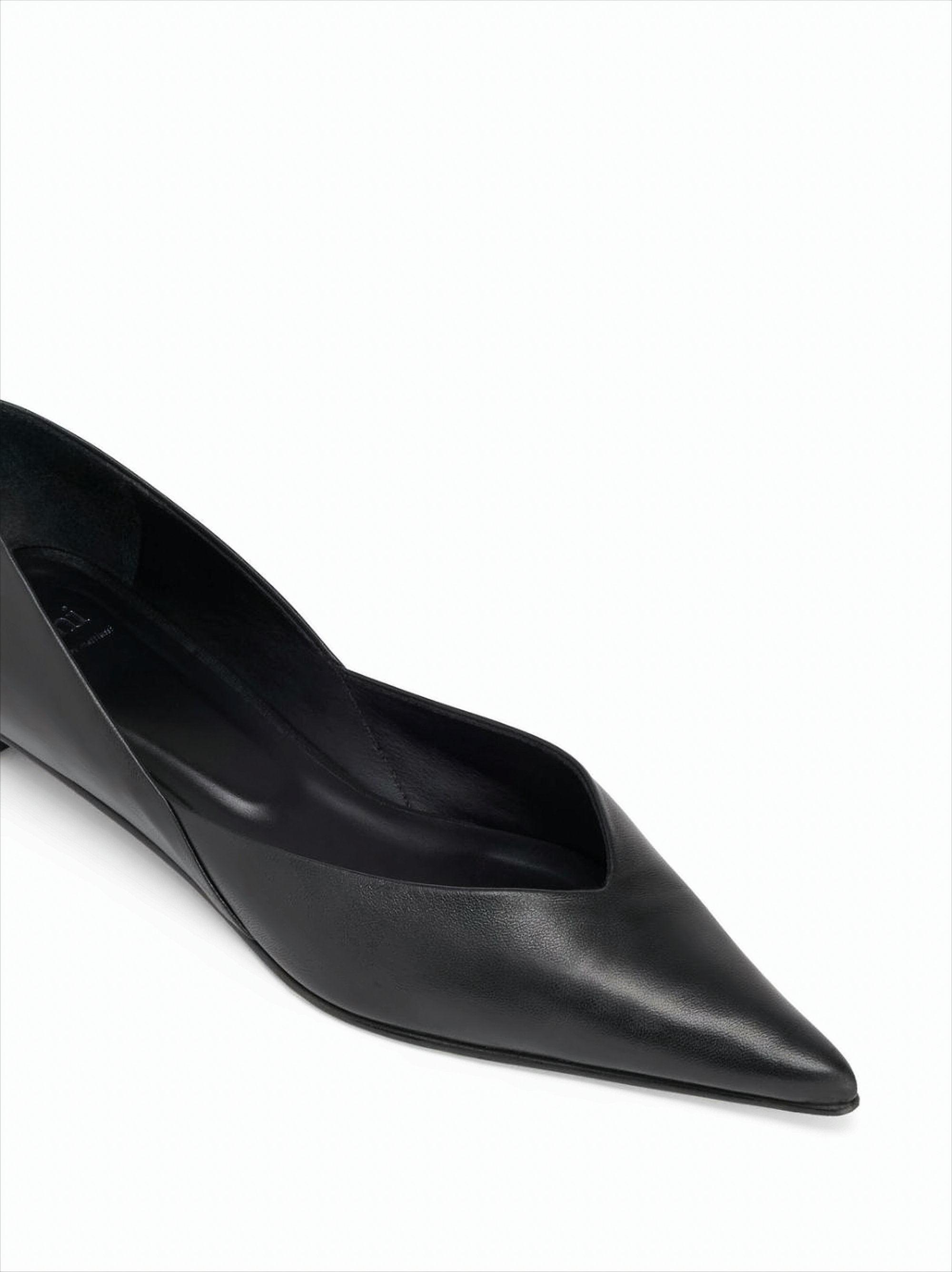 Pointed-Toe Flat Shoes with Low Geometric Heel