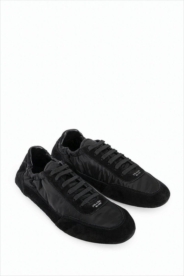Low-Profile Black Sneakers With Suede Panels