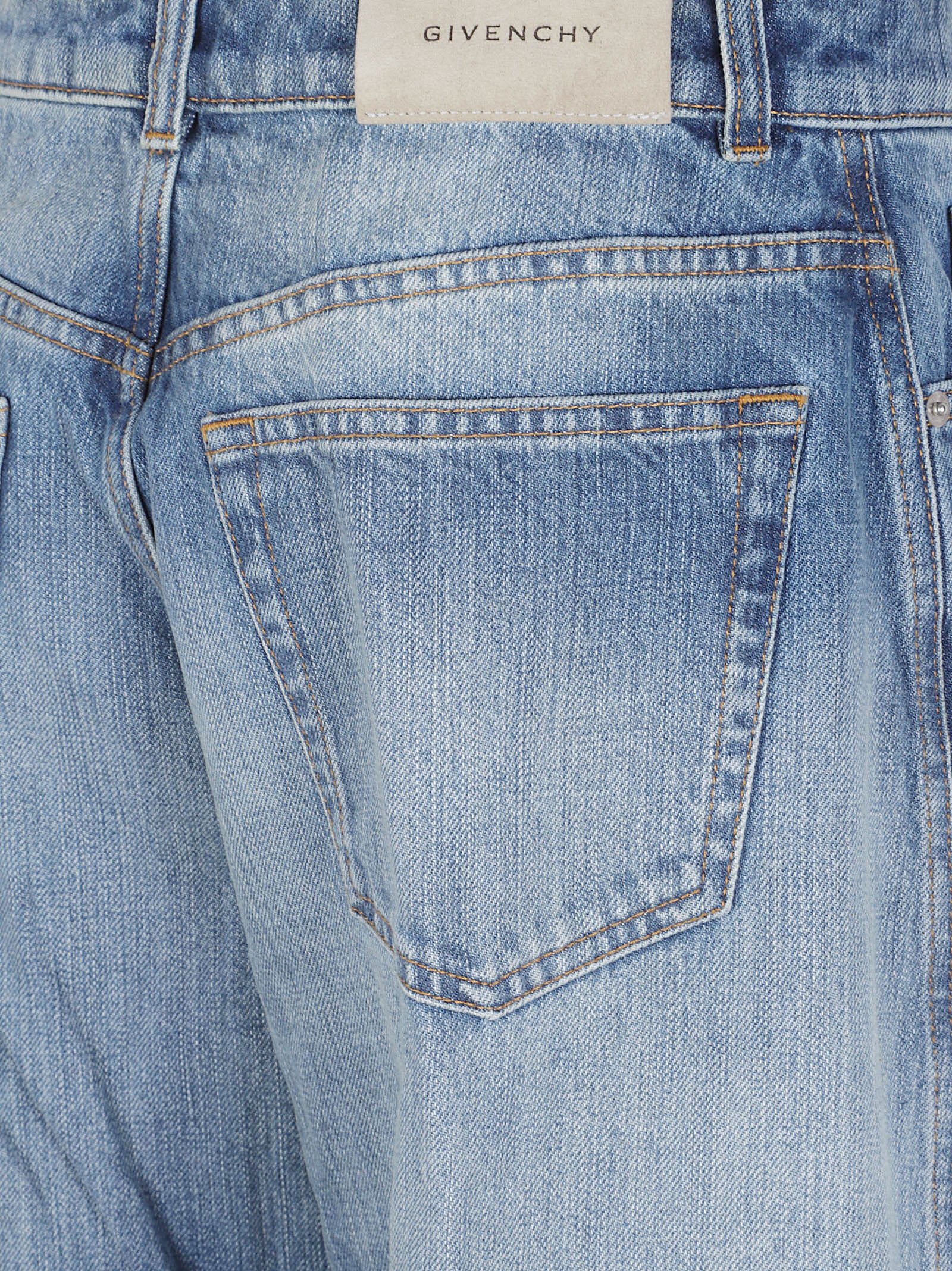 Medium-Wash Blue Denim Jeans with High Waist and Wide Leg Silhouette