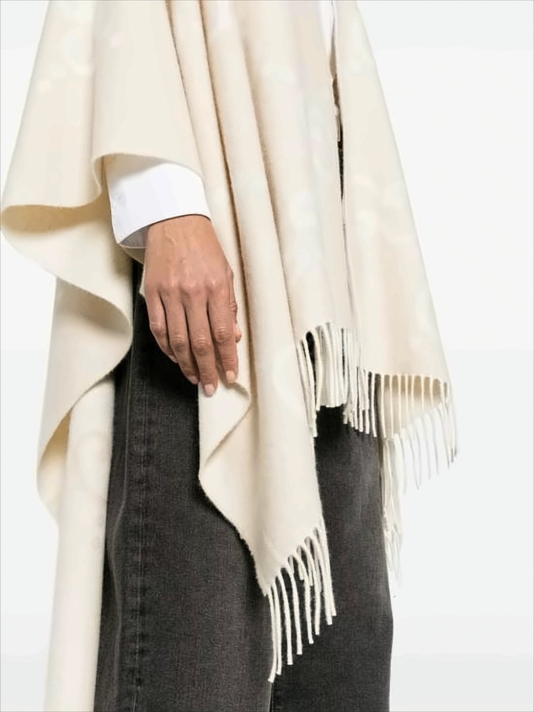 Flowing Cashmere Cape with Fringed Edges