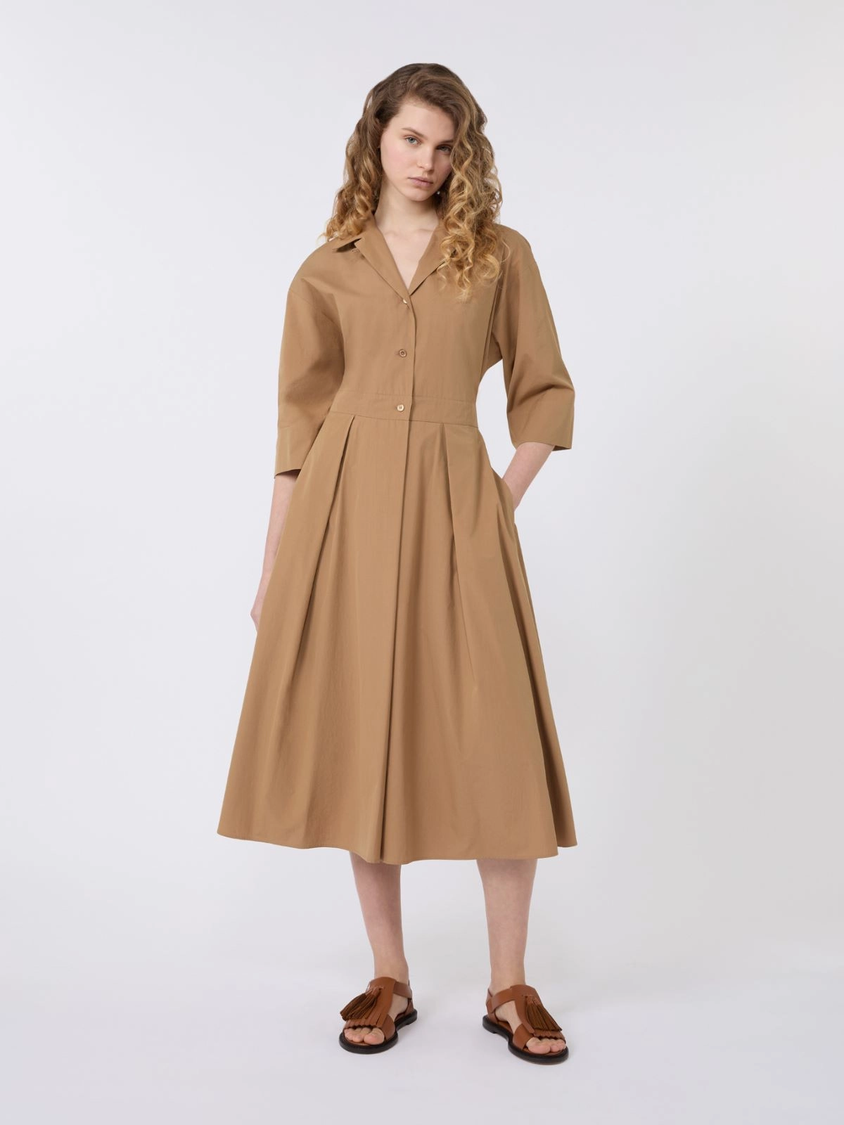 Knee-Length Dress with Classic Collar and Pleated Skirt