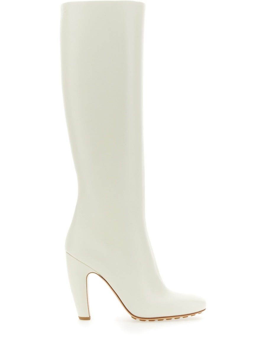 Knee-High Leather Boots With Elegant Silhouette