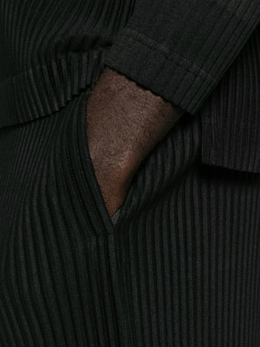 Cropped Black Pleated Joggers With Relaxed Fit