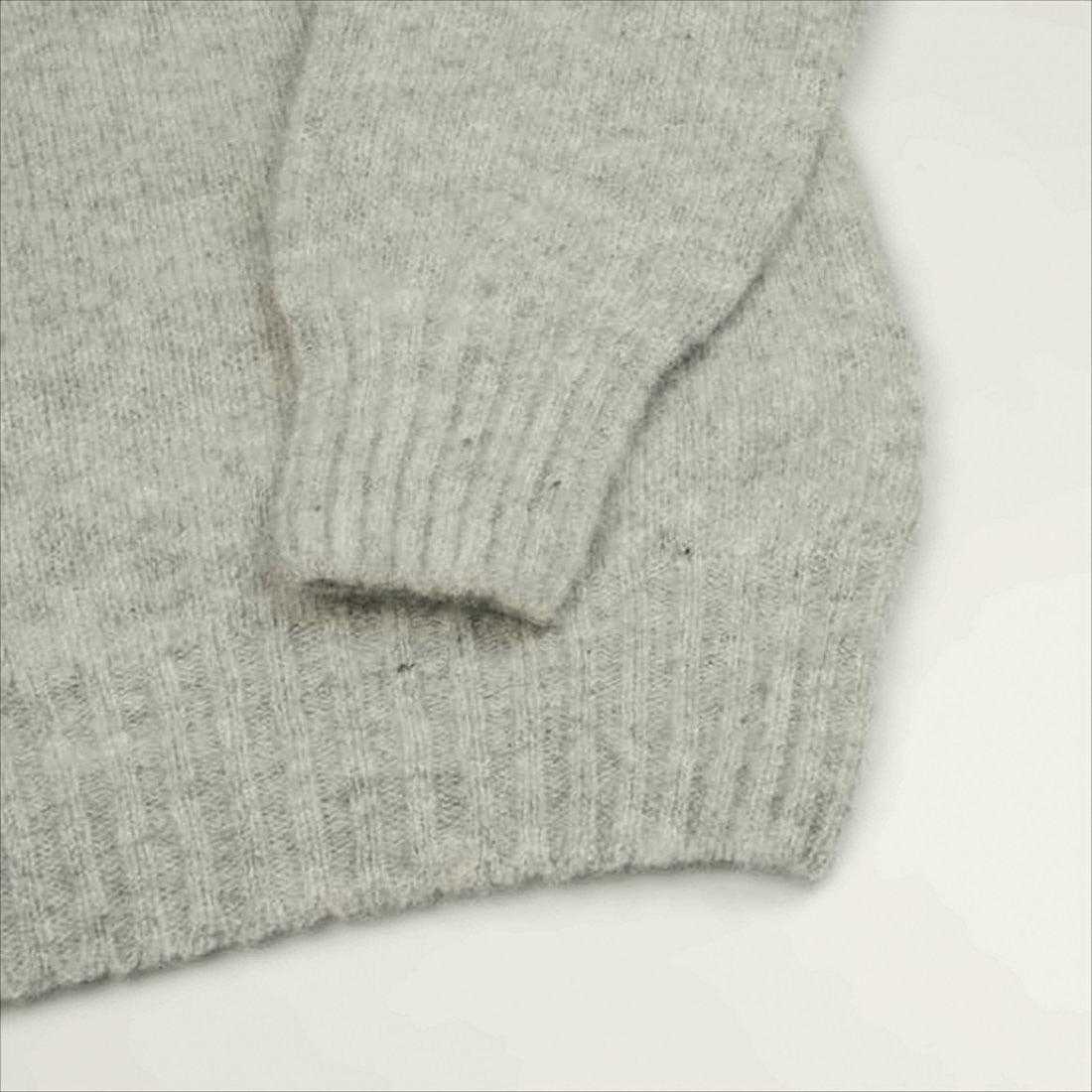 Light Grey Wool Sweater With Classic Crew Neckline And Ribbed Finish