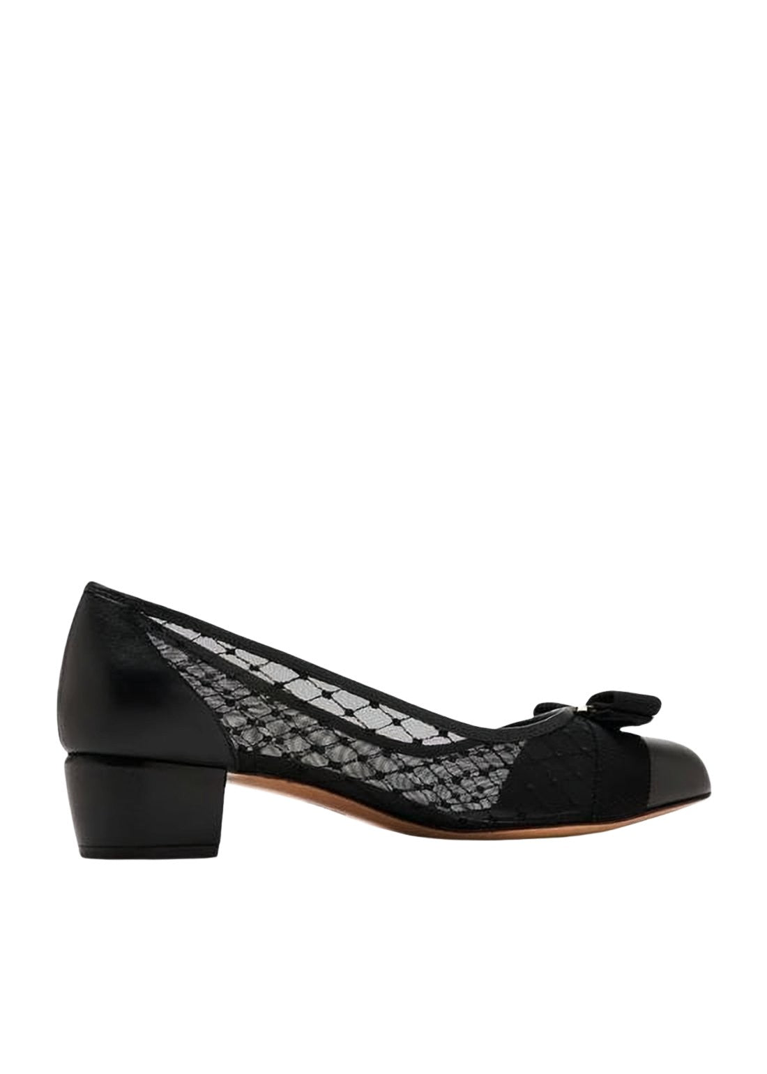 Low-Heeled Pumps with Decorative Bow