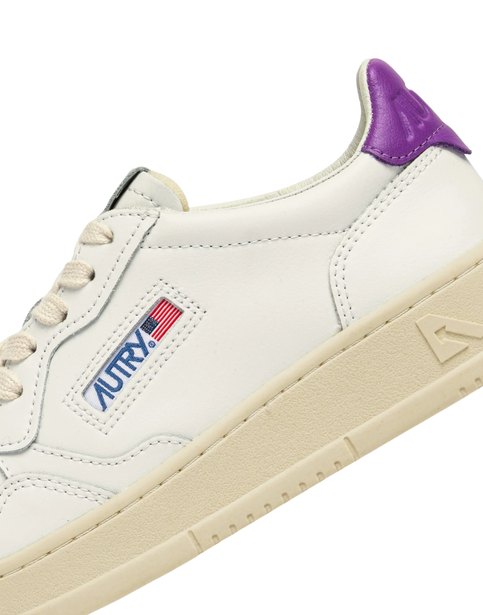 Medalist Low Women’s White/Dewberry Sneakers
