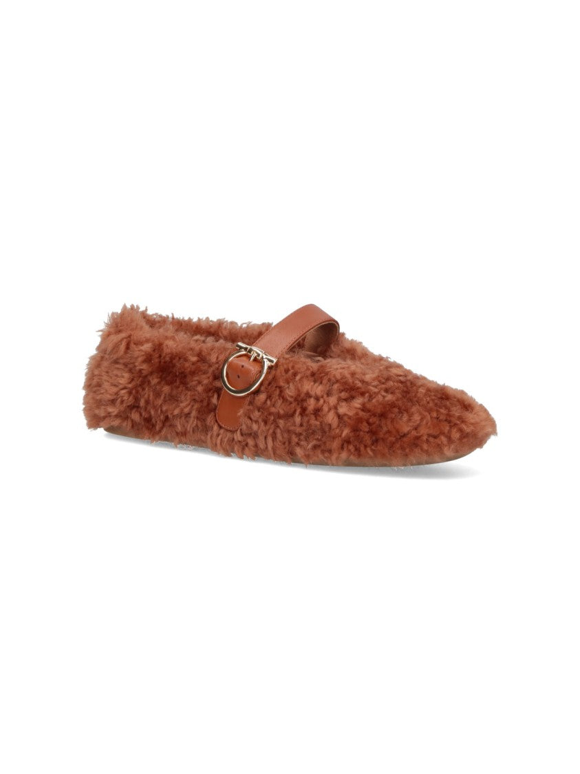 Rounded Toe Flat Shoes With Low-Profile Sole