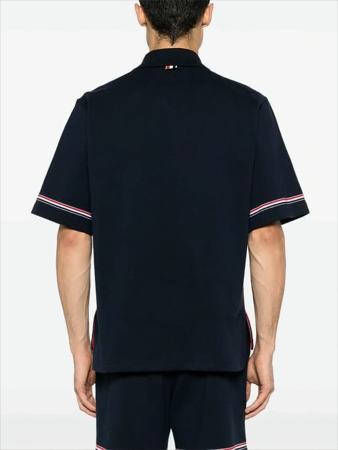 Classic Short-Sleeve Polo Shirt with Structured Collar and Tricolor Accents