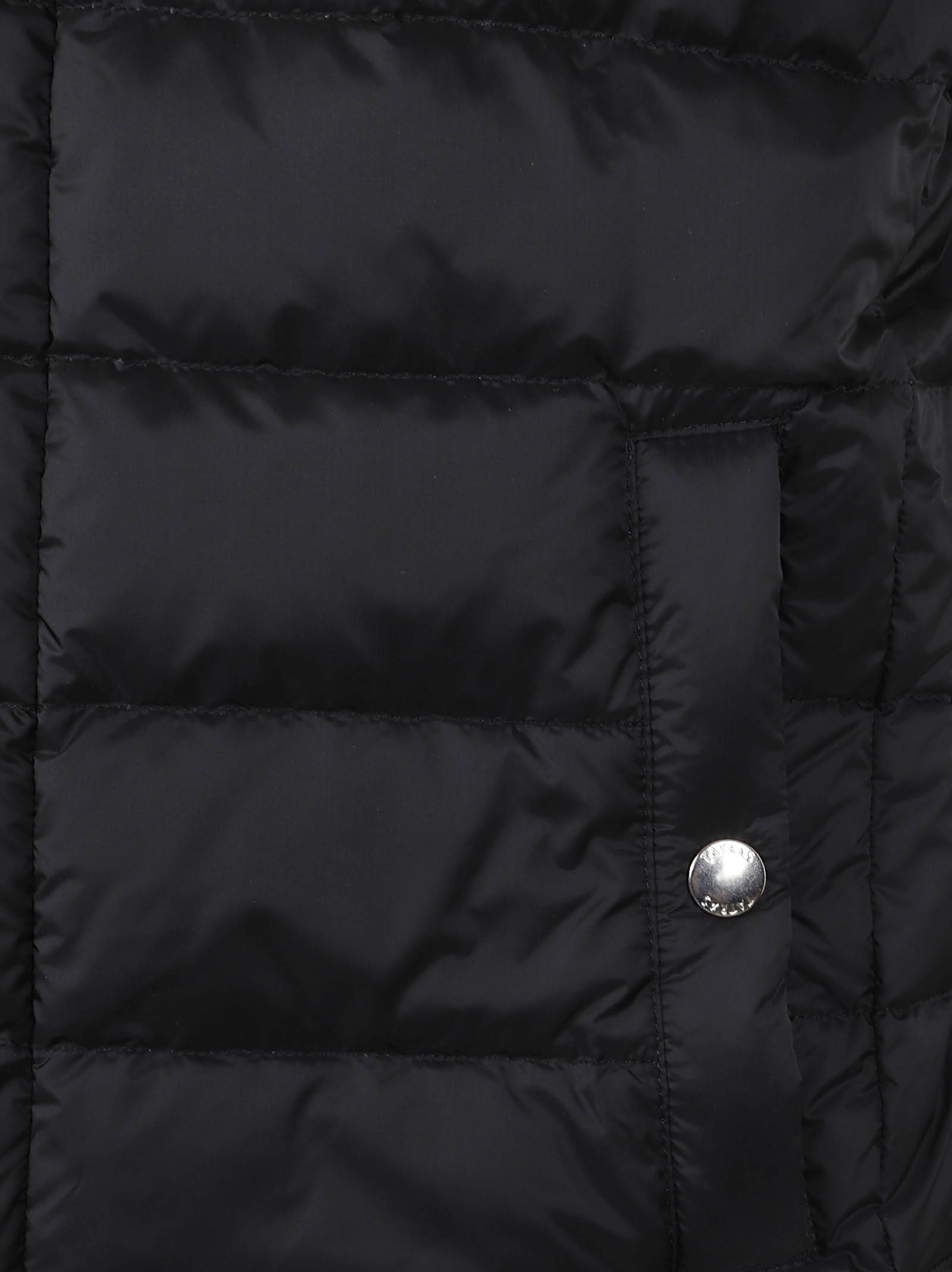 Sleeveless Padded Vest with Horizontal Quilting and Snap-Button Closure
