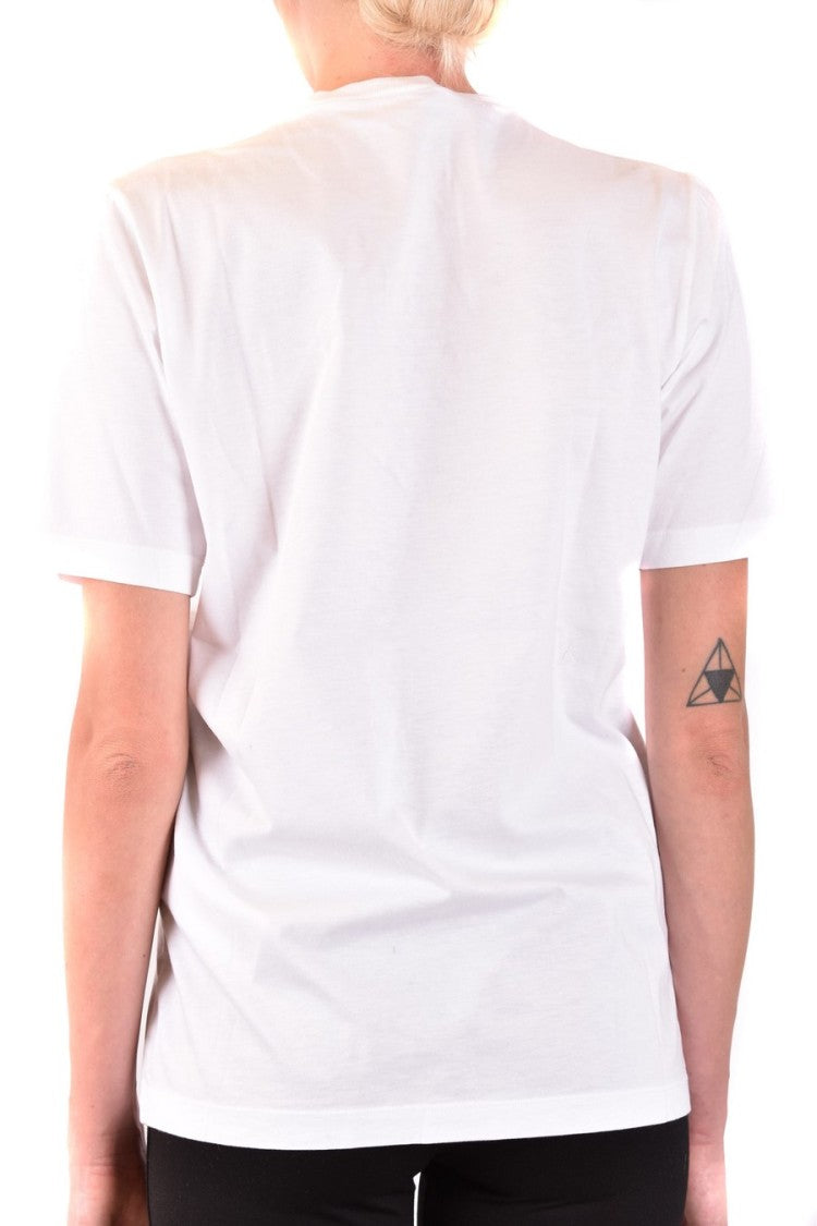 Klasyczny biały T-shirt z odważnym wzorem logo