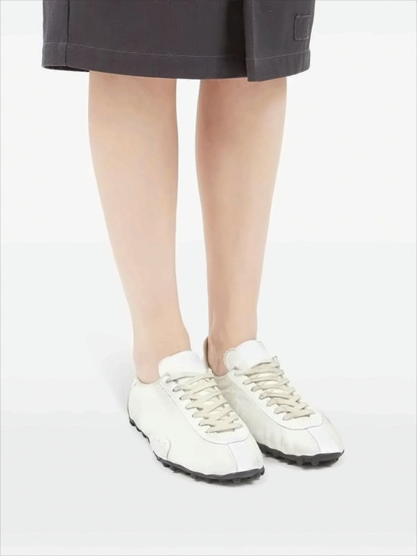 Low-Profile White Sneakers With Textured Sole And Suede Accents