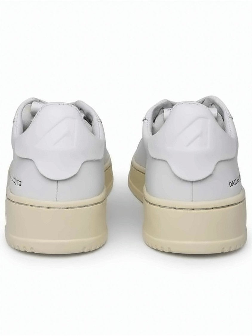 Minimalist Low-Top Sneakers with Smooth Leather Uppers