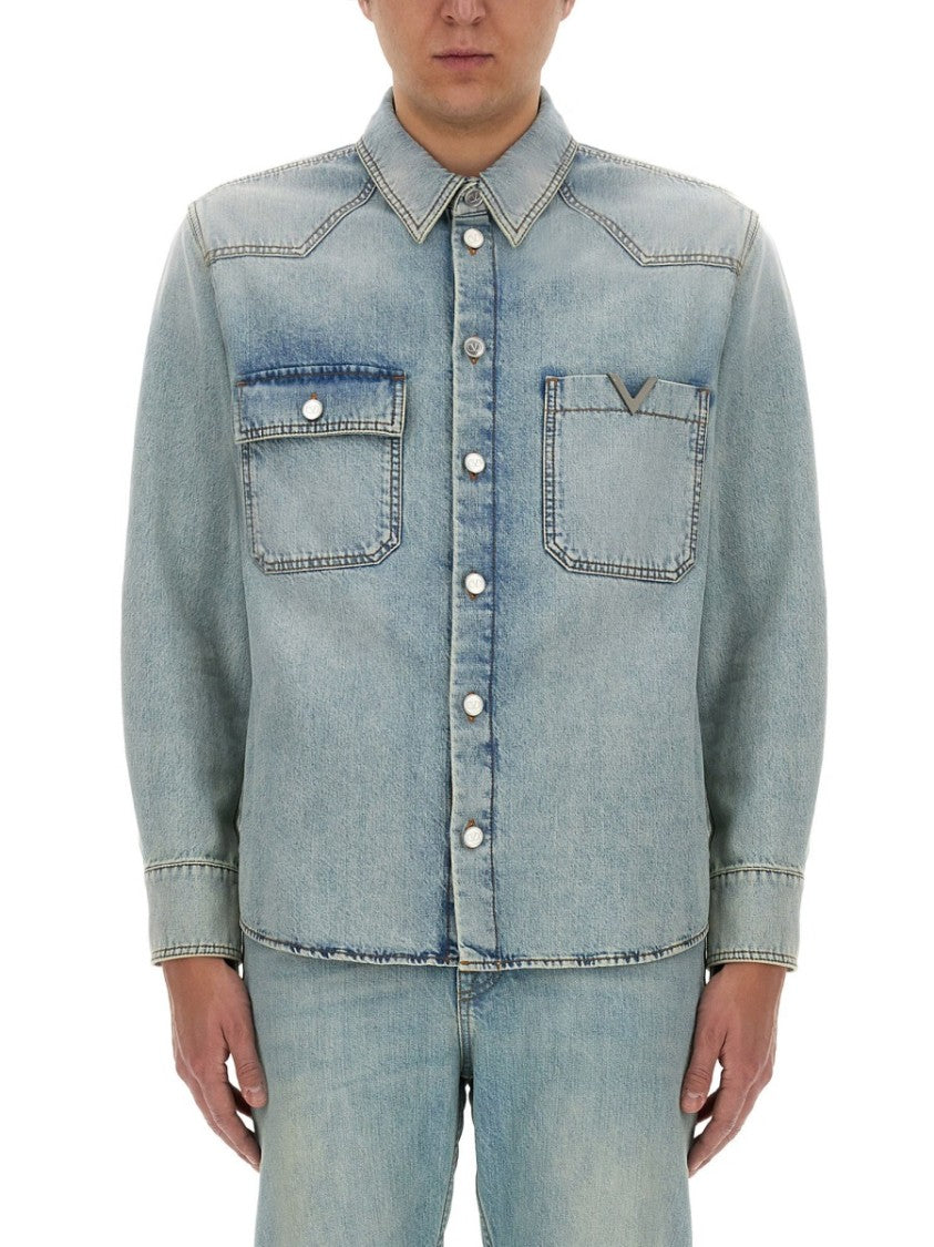 Classic Button-Up Denim Shirt With Chest Pockets