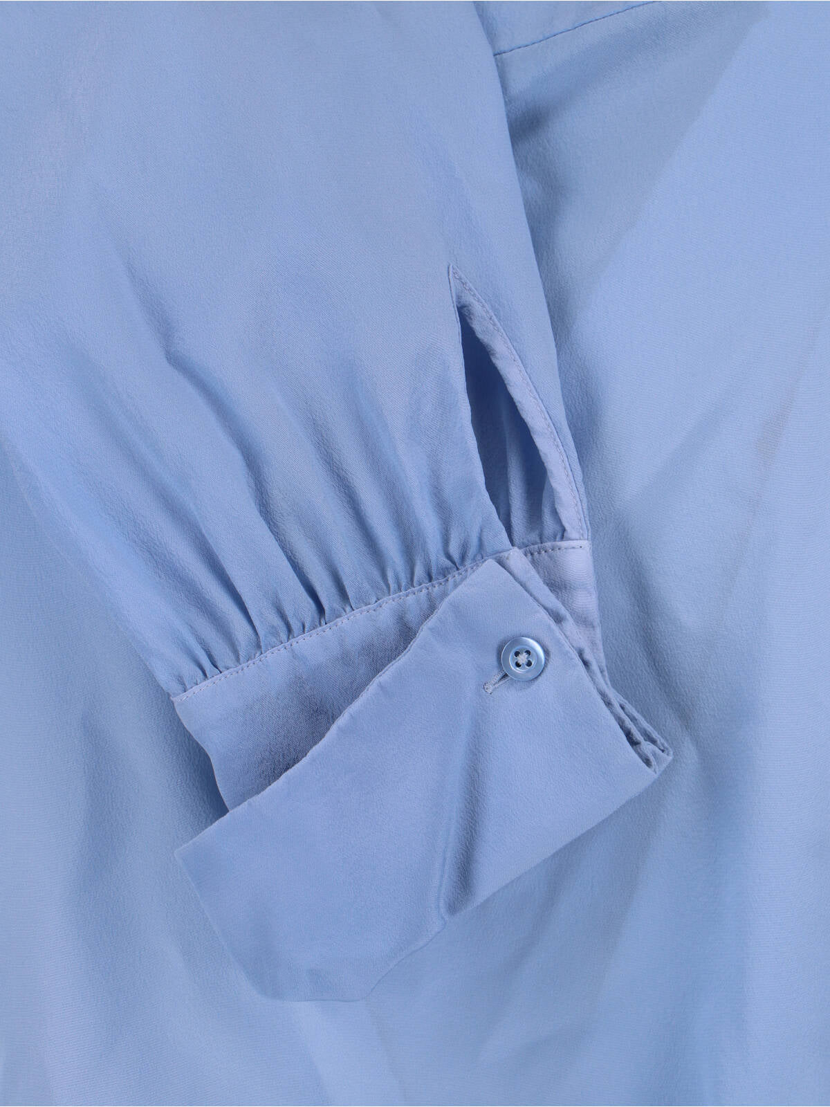 Classic Blue Shirt With Tailored Fit And Button-Down Design