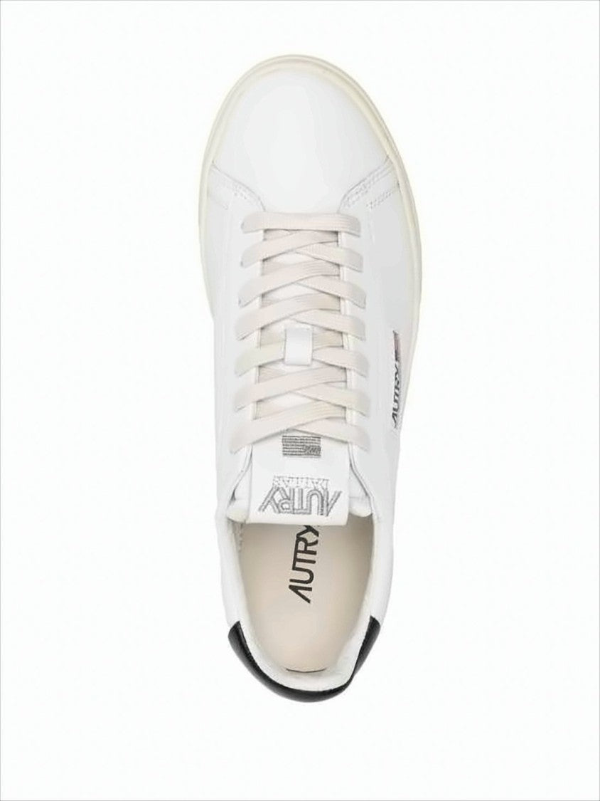 Minimalist White Leather Low-Top Sneakers With Subtle Perforations