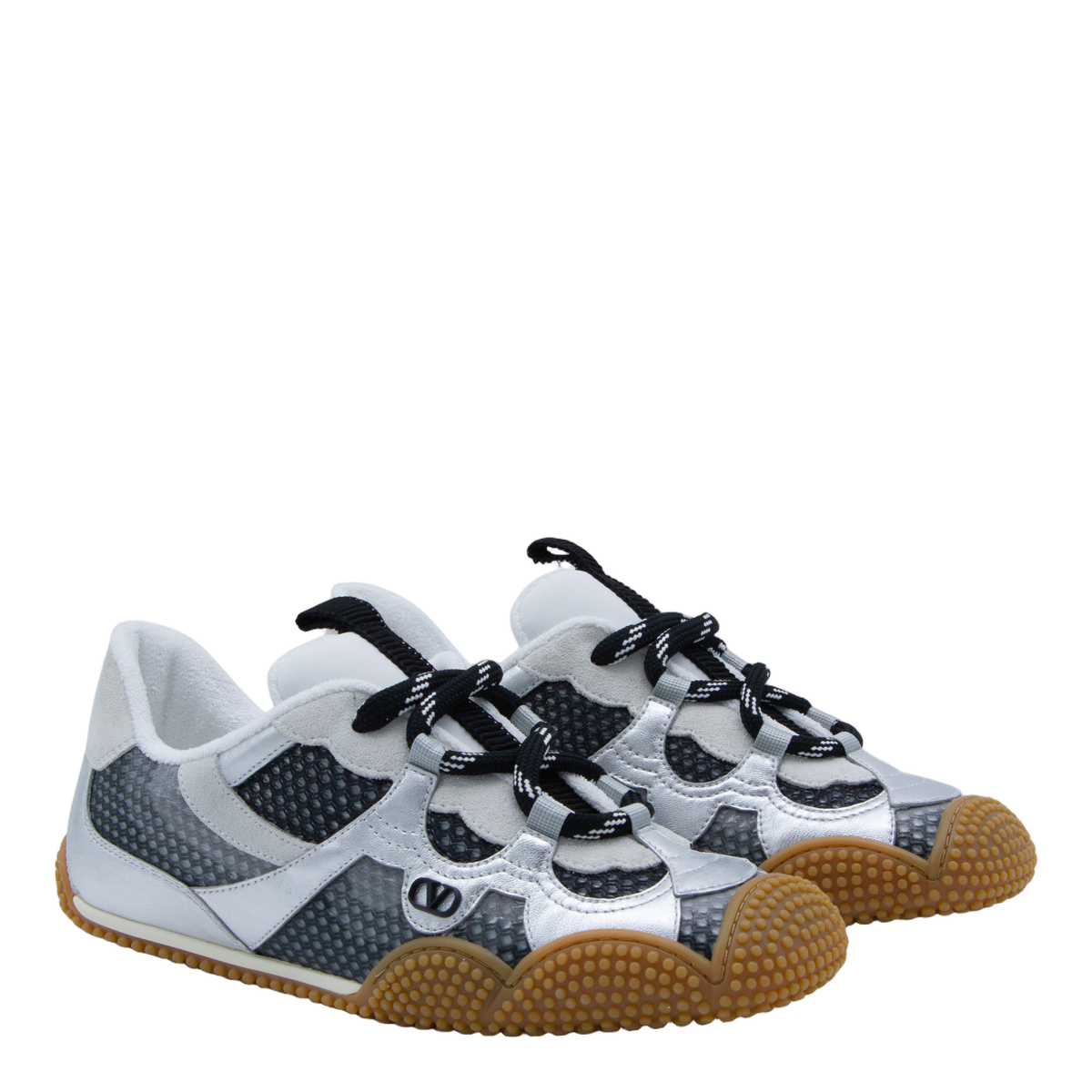 Contemporary Low-Top Sneakers with Streamlined Aesthetic