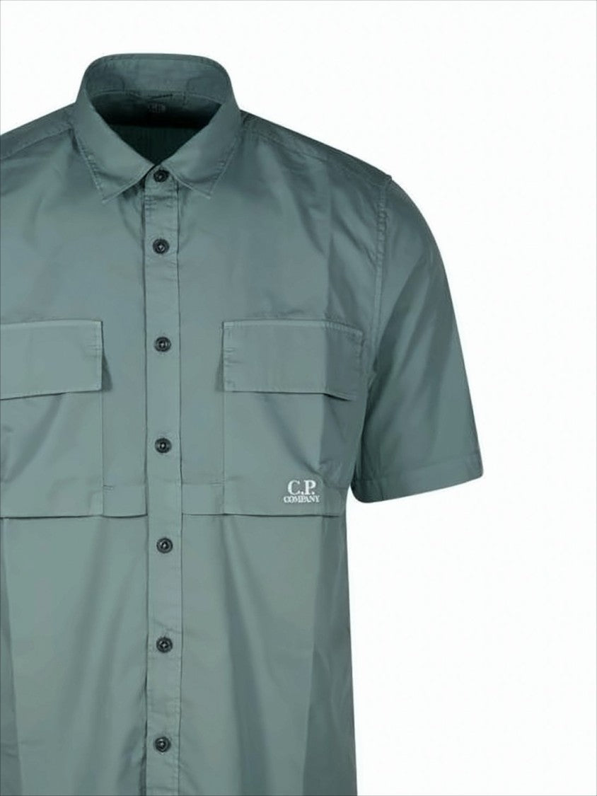 Short-Sleeve Button-Up Shirt With Classic Collar And Flap Pockets