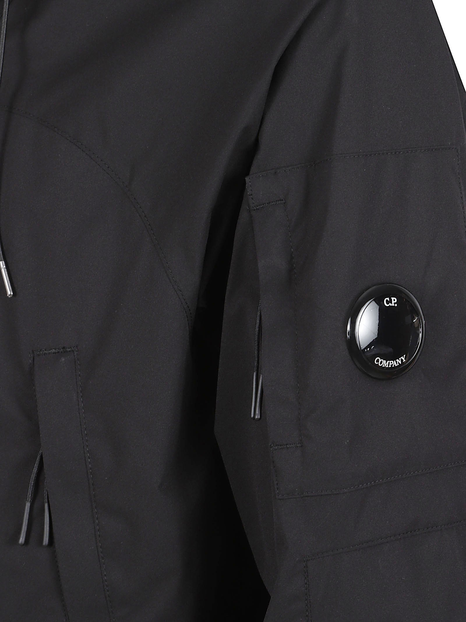 Cropped Black Casual Jacket with Zippered Closure