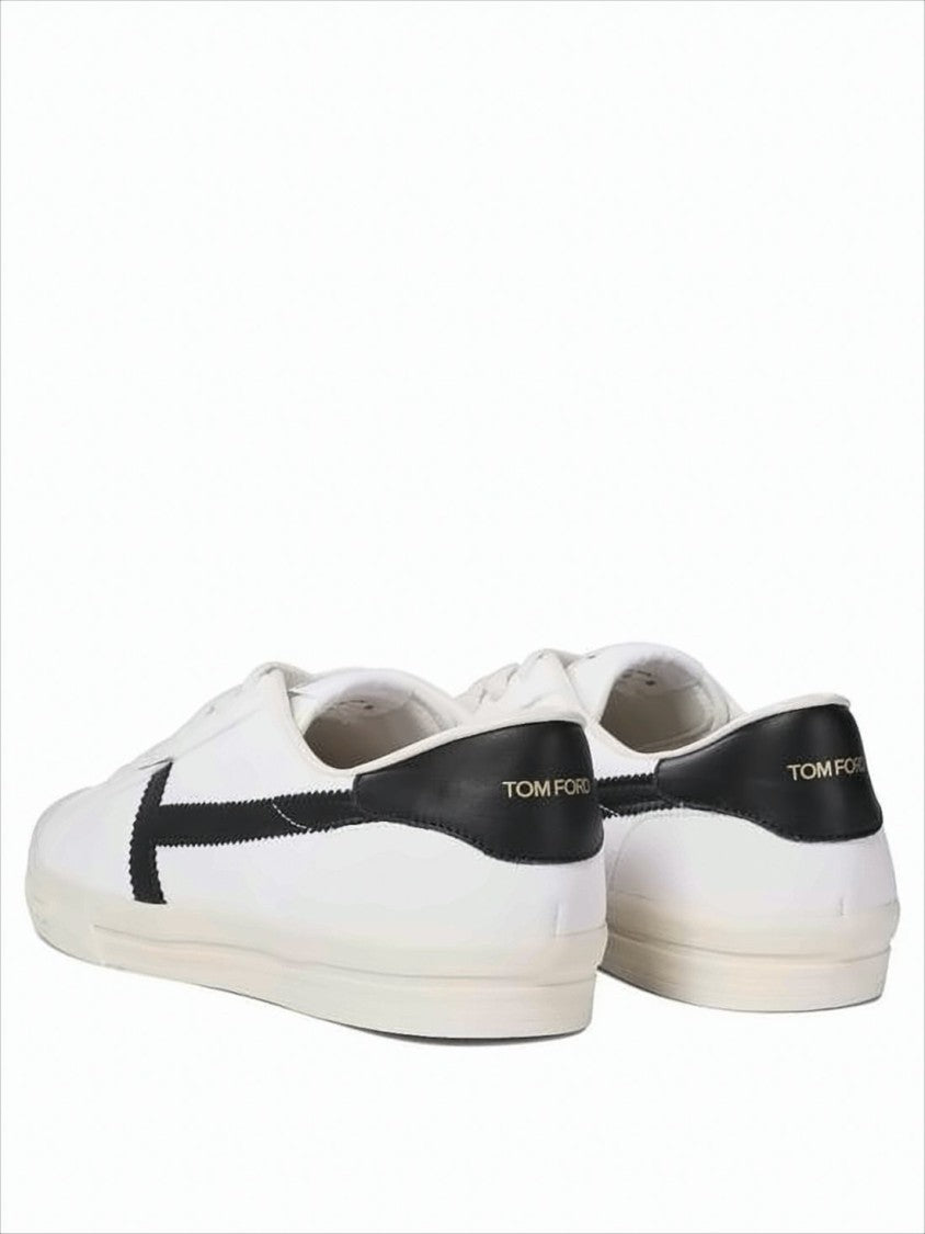 Low-Top White Leather Sneakers with Black Zigzag Stripe