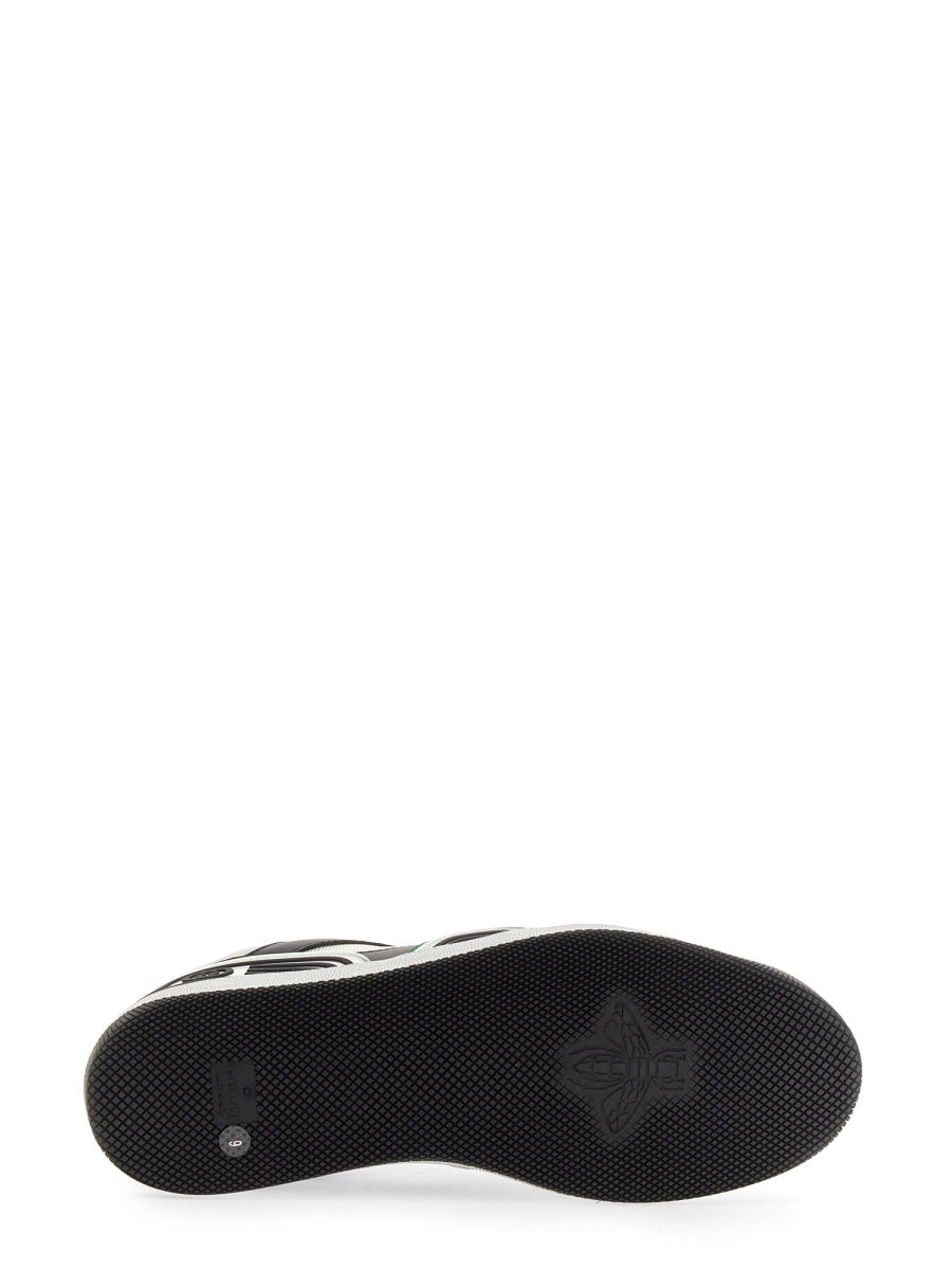 Sleek Casual White Sneaker with Modern Silhouette