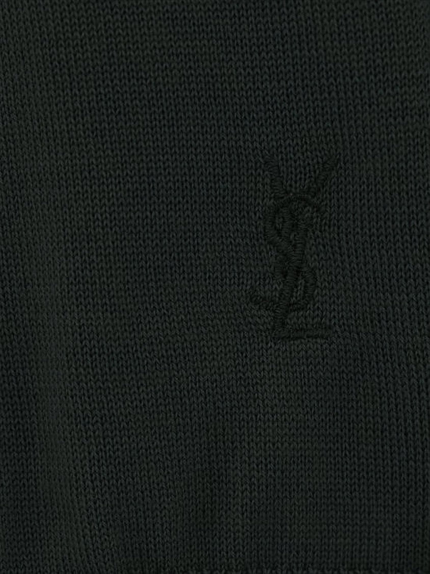 Fitted Black Turtleneck Sweater with Ribbed Hem