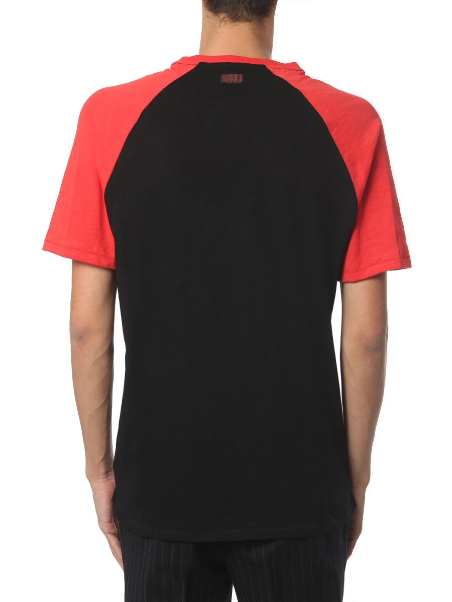 Contrasting Raglan Fit Round Neck T-Shirt
