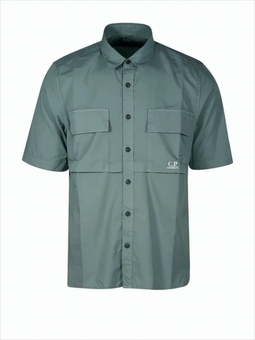 Short-Sleeve Button-Up Shirt With Classic Collar And Flap Pockets