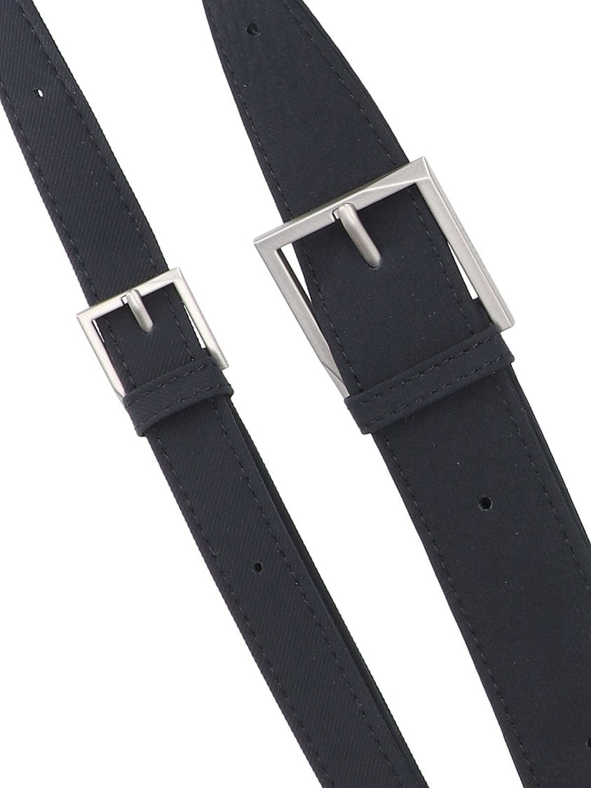 Minimalist Black Bag With Structured Silhouette