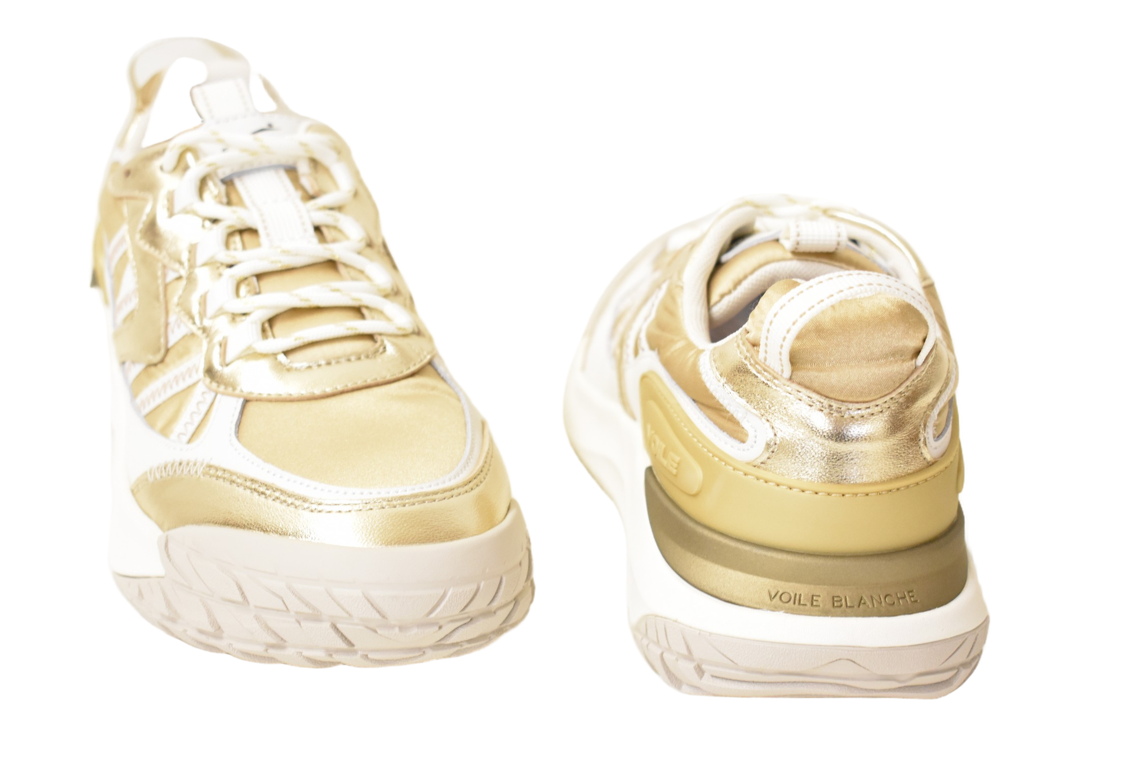 Low-Top Sneakers Combining Technical Fabric
