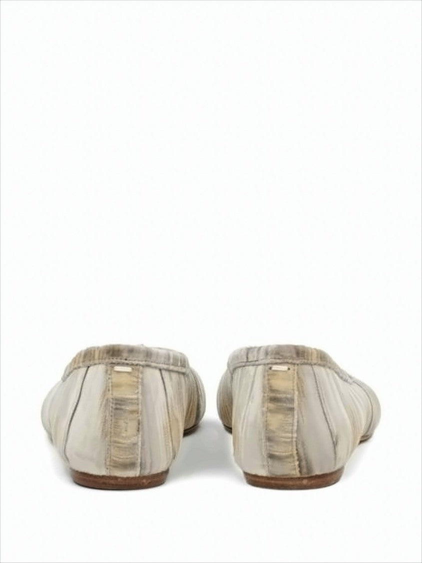 Artistic Split-Toe Flats With Textured Upper And Bow Detail