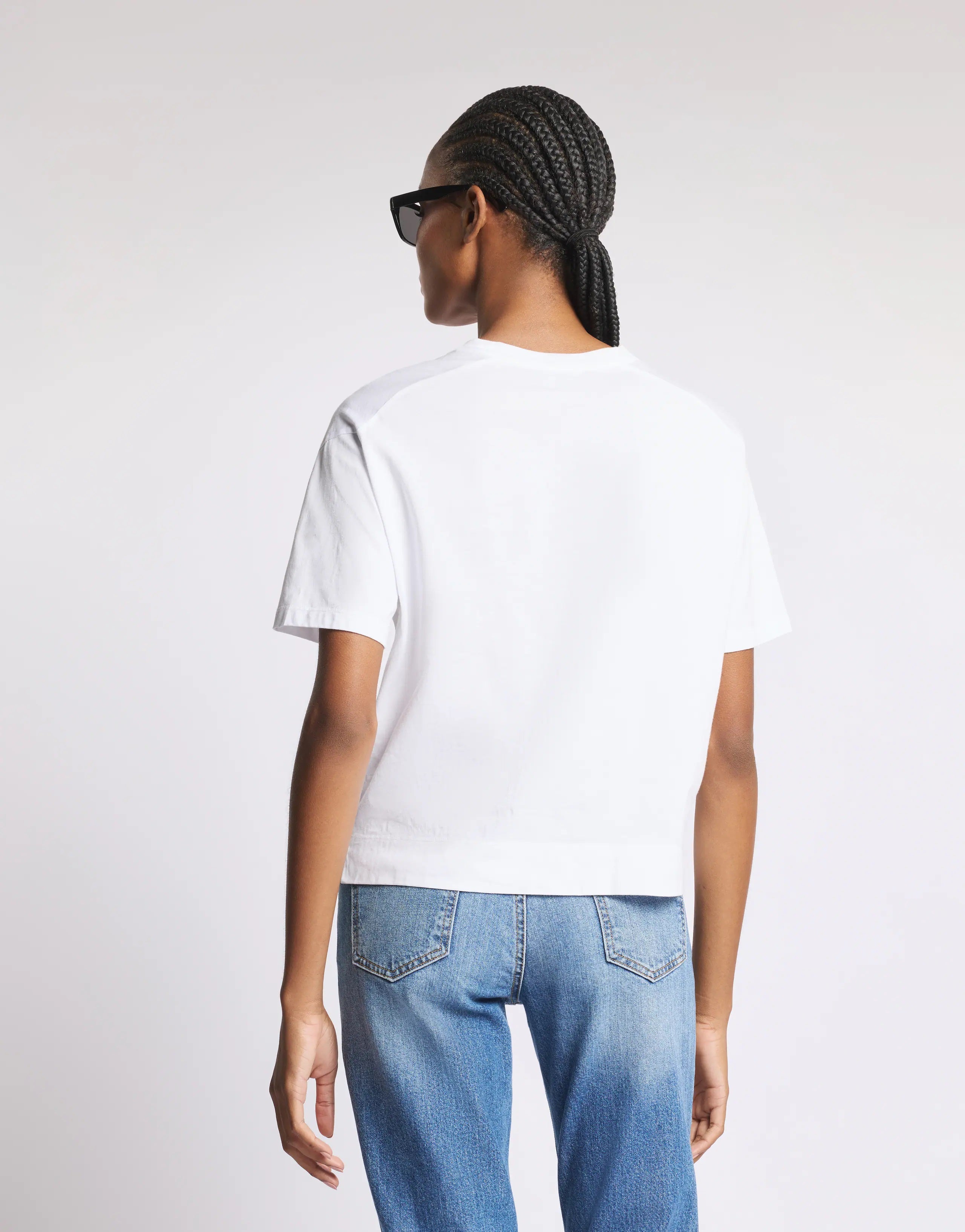 Minimalist Short-Sleeve T-Shirt with Subtle Side Slits