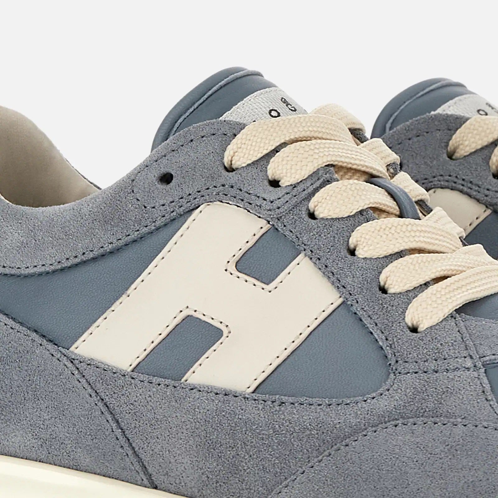 Interactive H713 Lace-Up Sneakers