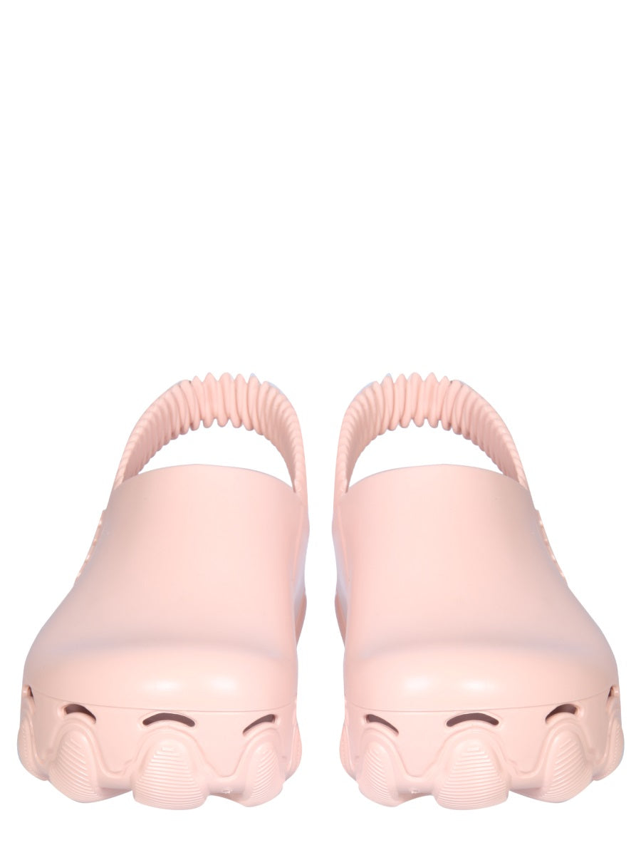 Slip-On Shoes With Ribbed Back Strap
