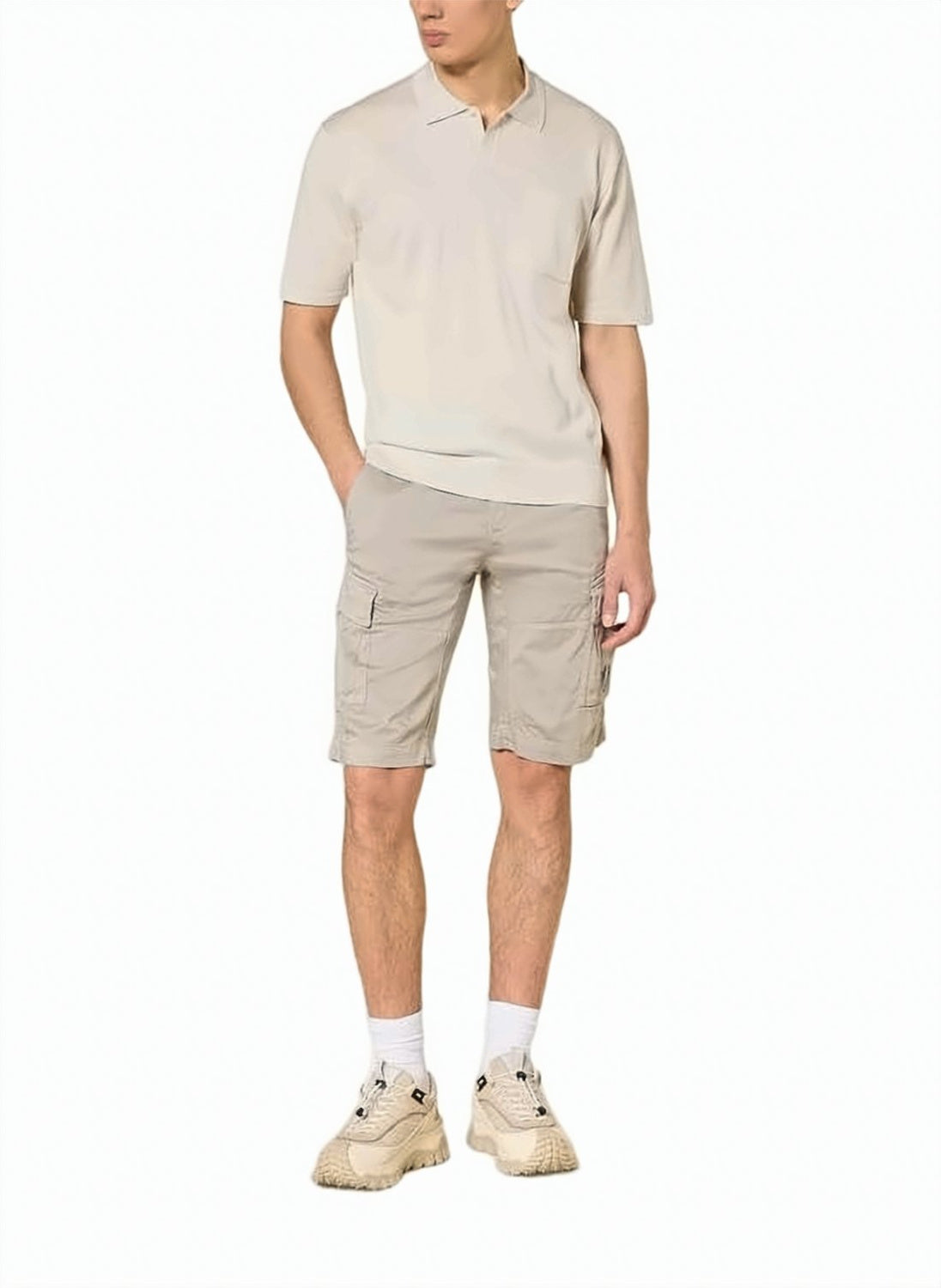 Minimalistic Polo Shirt with Classic Collar and Relaxed Fit
