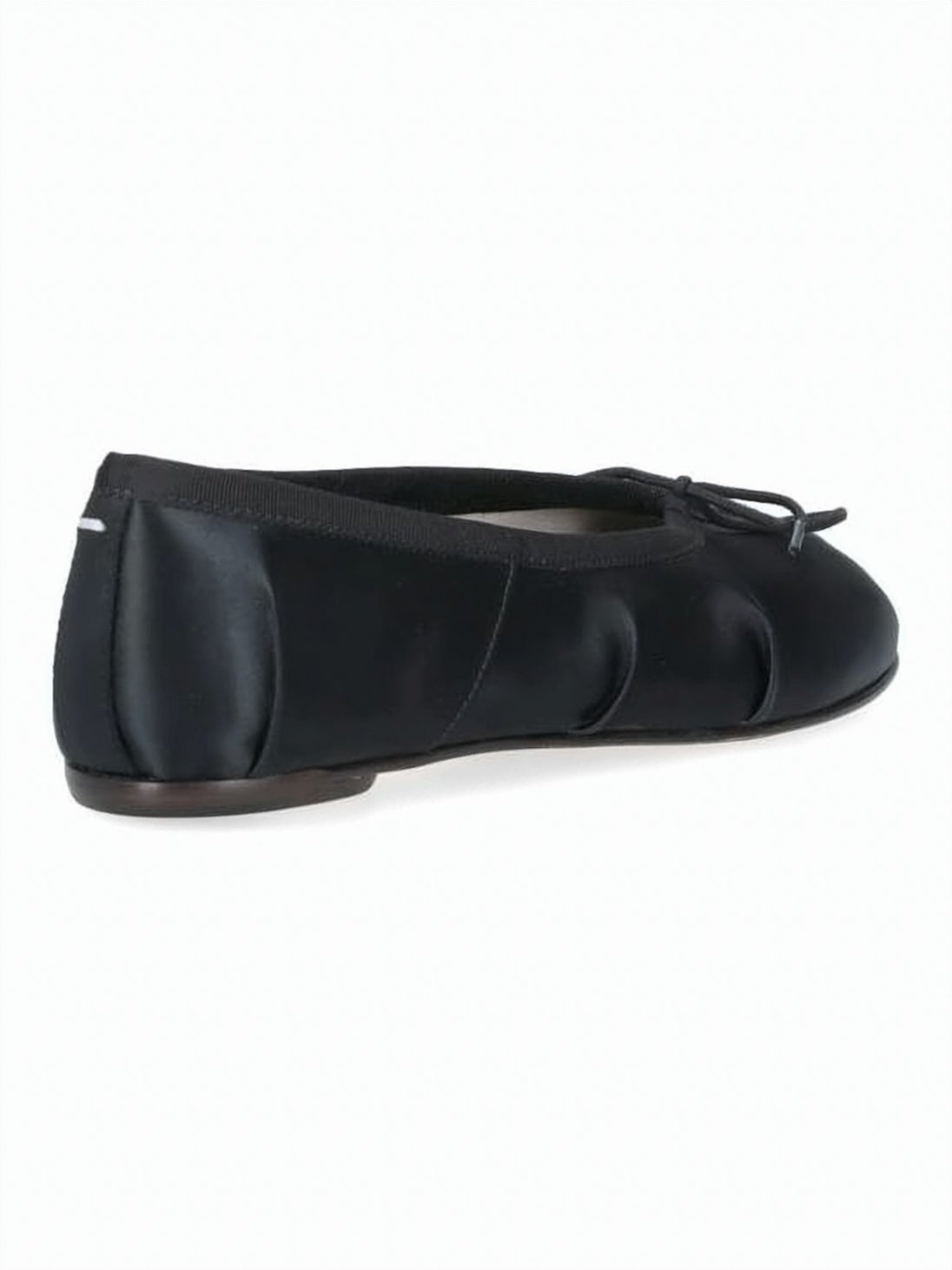 Flat Shoes with Distinctive Split-Toe Design