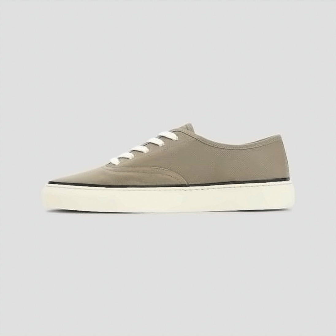 Minimalist Low-Top Sneakers with Embroidered Detail