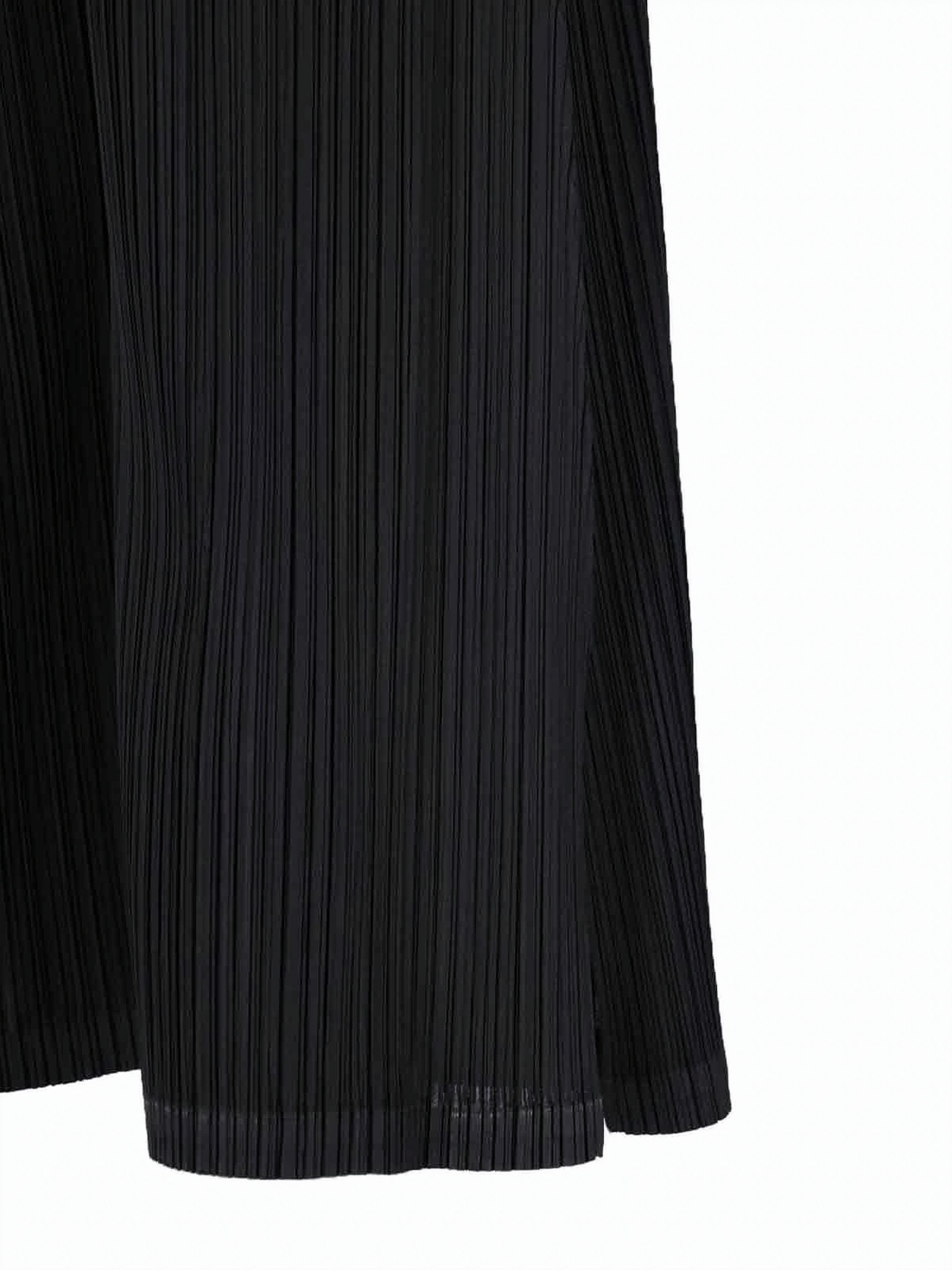 Cropped Straight Pants with Pleated Texture and Subtle Sheen