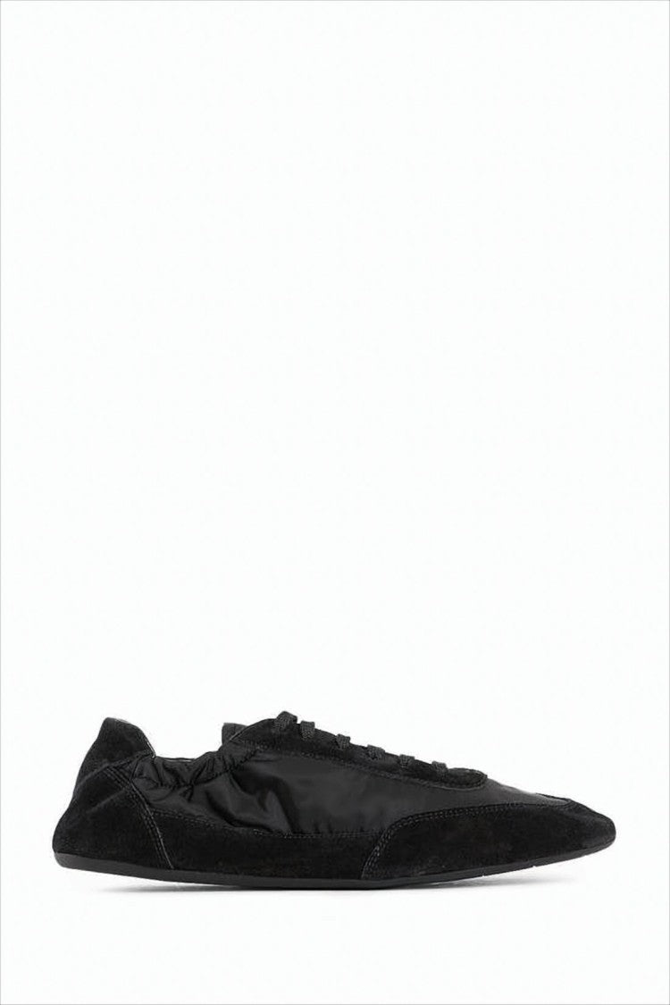 Low-Profile Black Sneakers With Suede Panels